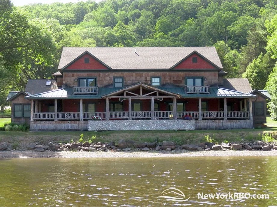 The Best Adirondack Vacation Rentals for Large Families and Groups of 10 or More! 15 558 - LAKEFRONT LODGE - THE POINT AT SCHROON LAKE