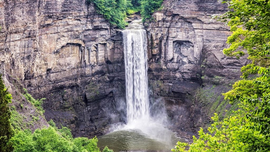 Let's Talk About the Best Waterfalls to Visit in the Finger Lakes: Our Top Picks! 5 To Visit Waterfalls in Finger Lakes Taughannock Falls