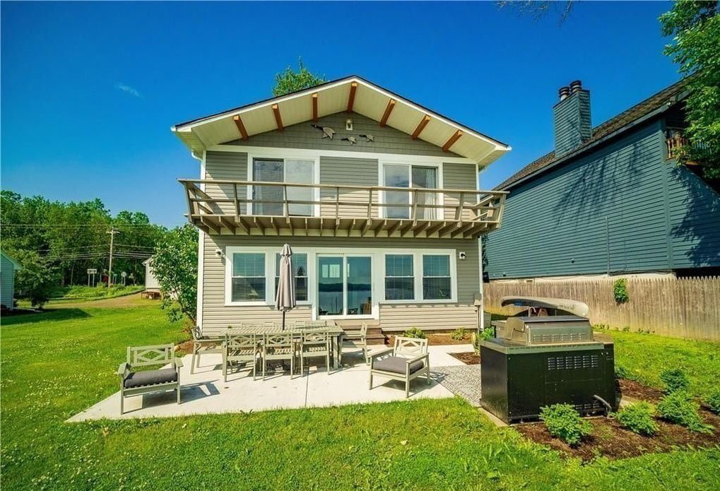 What Are Vacation Rentals: Overview and Ideal Accommodations 4 Casa Andante - Lakefront Escape