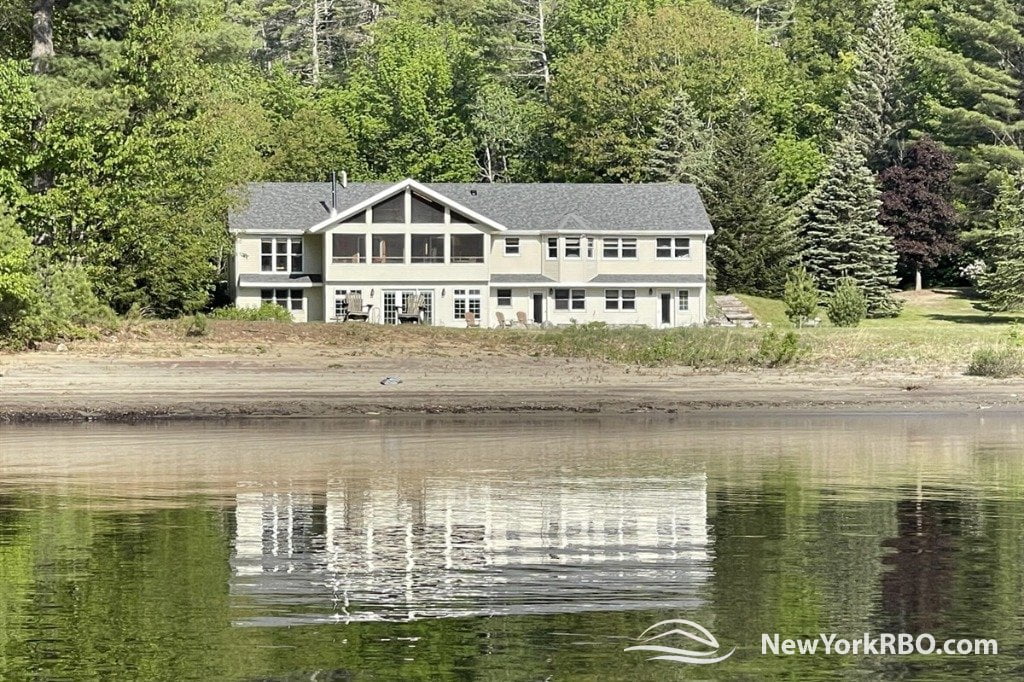 What Are Vacation Rentals: Overview and Ideal Accommodations 6 Private Schroon Lake Waterfront listing1001
